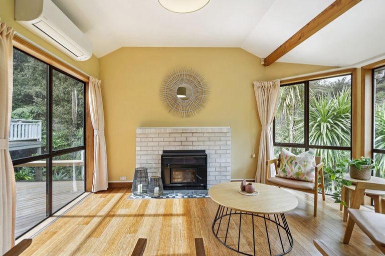 Photo of property in 15 Trelawny Place, Hillcrest, Auckland, 0627