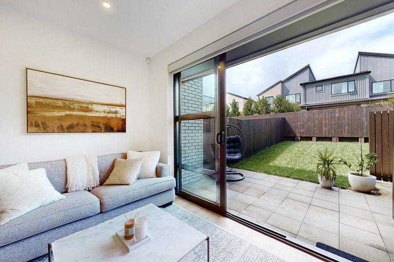 Photo of property in 31 Peihana Road, Hobsonville, Auckland, 0616