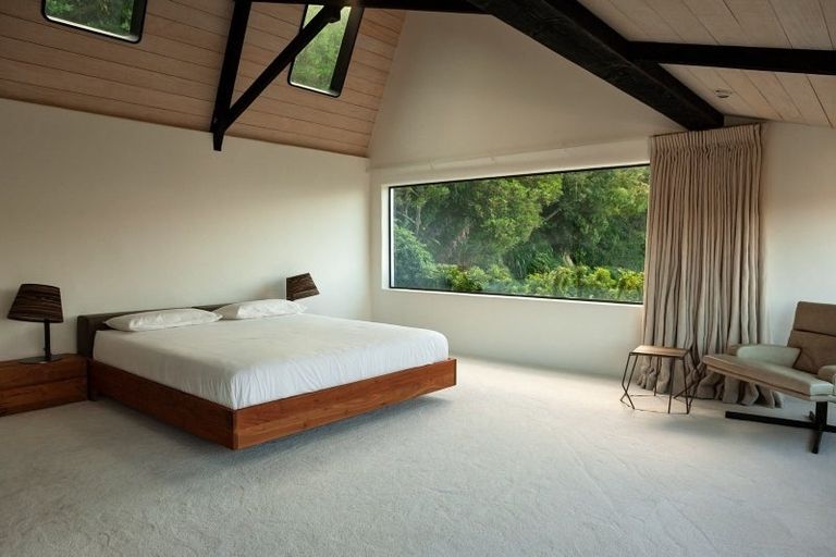 Photo of property in 3 Maramanui Way, Karaka Bays, Wellington, 6022