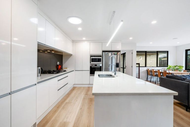 Photo of property in 5 Kahika Grove, Huapai, Kumeu, 0810