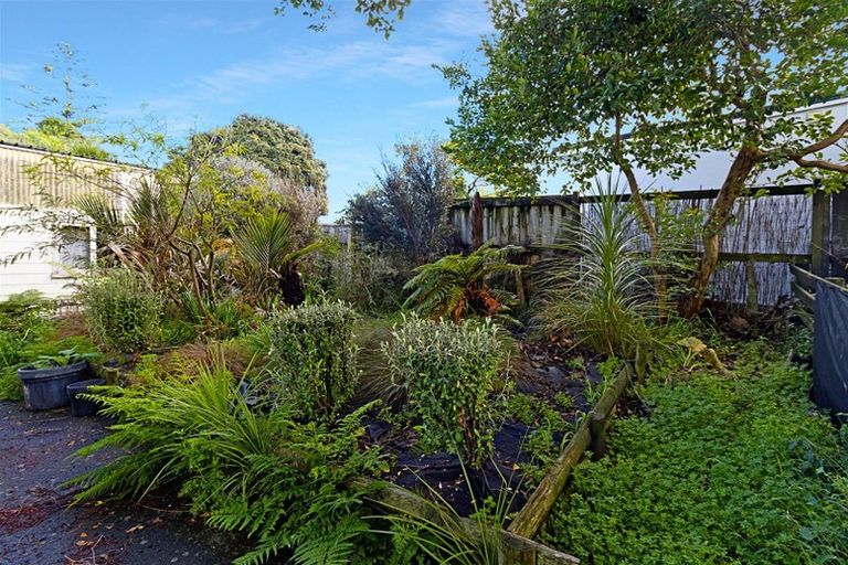 Photo of property in 15 Sherwood Avenue, Te Atatu South, Auckland, 0610