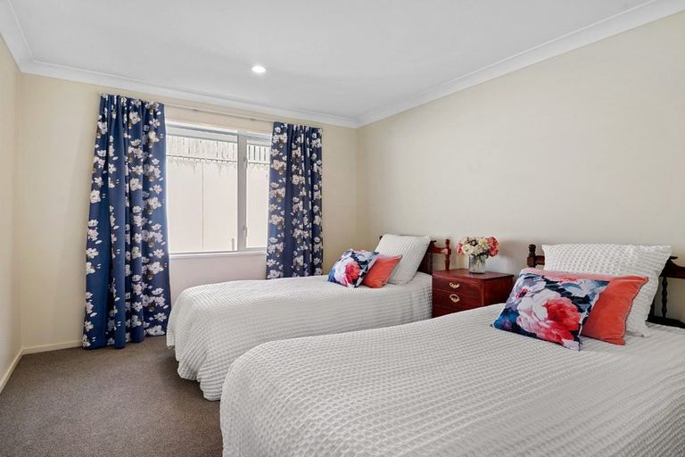 Photo of property in 18 Saint Andrews Hill Road, Mount Pleasant, Christchurch, 8081