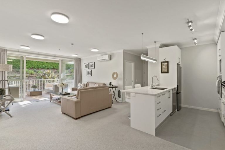 Photo of property in 18 Rewa Rewa Lane, Orewa, 0931