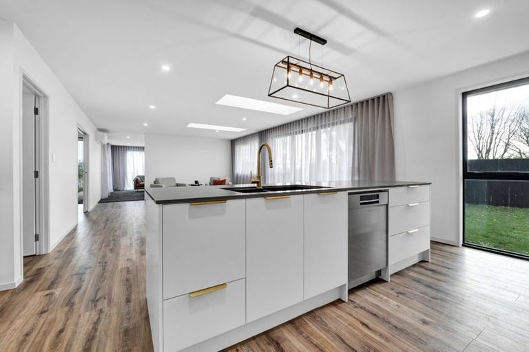 Photo of property in 74 Turuturu Road, Hawera, 4674