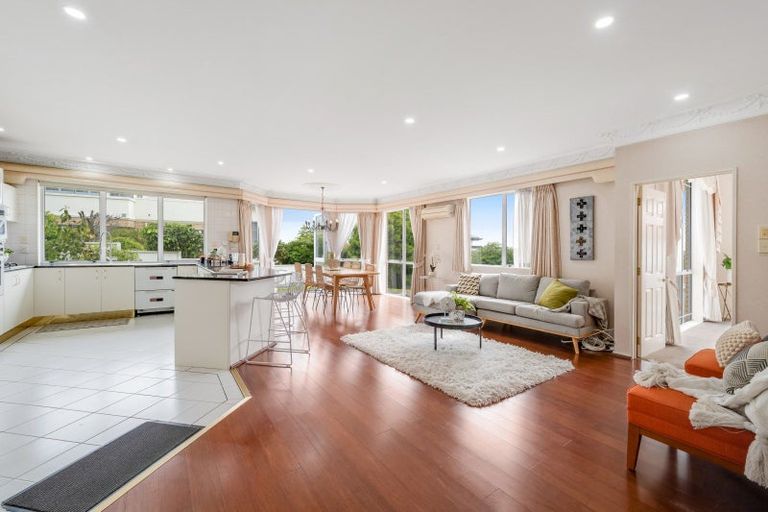 Photo of property in 35 Mccahill Views, Botany Downs, Auckland, 2010