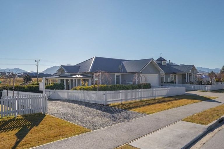 Photo of property in 2 Hidden Hills Drive, Wanaka, 9305