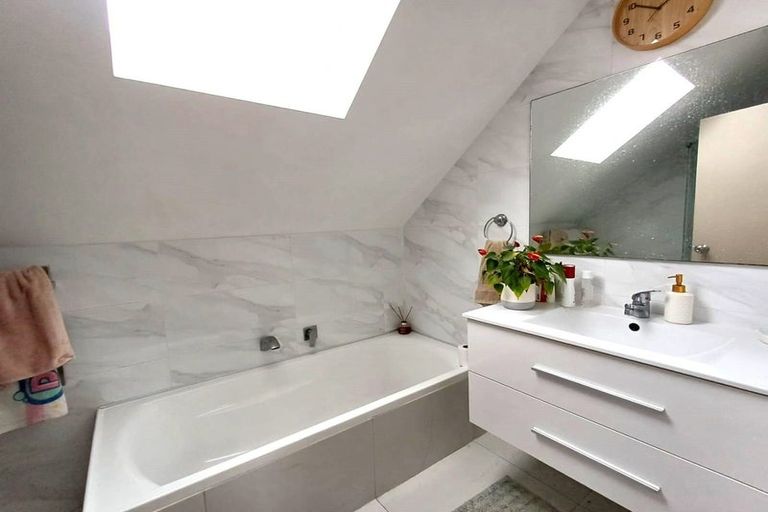 Photo of property in 37 Fields Parade, Oteha, Auckland, 0632