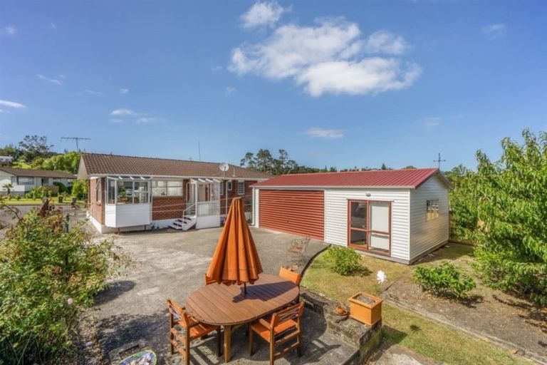 Photo of property in 35 Powrie Street, Glenfield, Auckland, 0629