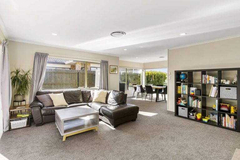 Photo of property in 71 Kath Hopper Drive, Orewa, 0931