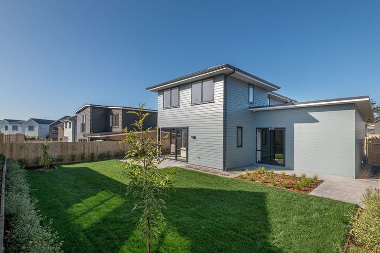 Photo of property in 58 Owen Chapman Drive, Red Beach, 0932