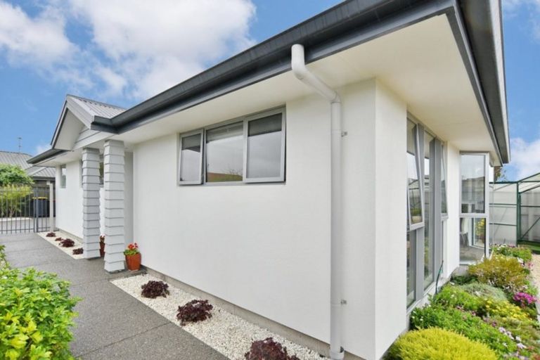 Photo of property in 28 Kirsten Place, Parklands, Christchurch, 8083