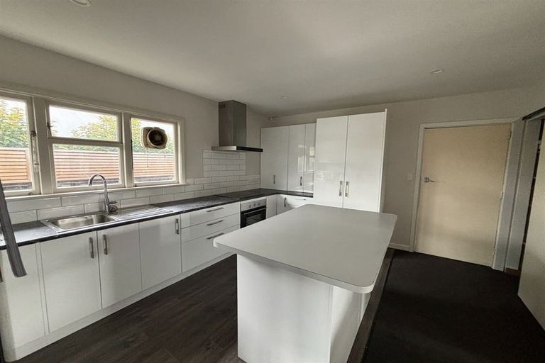 Photo of property in 28 Radbrook Street, Avonhead, Christchurch, 8042