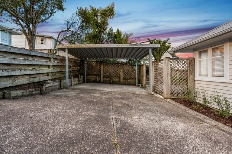 Photo of property in 243a Glengarry Road, Glen Eden, Auckland, 0602