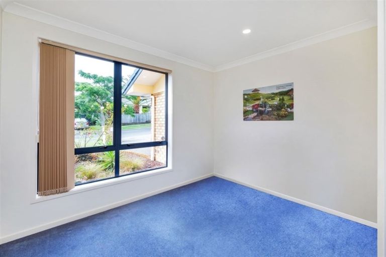 Photo of property in 1 Highfields Terrace, Henderson, Auckland, 0612