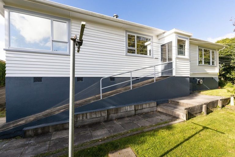 Photo of property in 136a Seaview Road, Westown, New Plymouth, 4310
