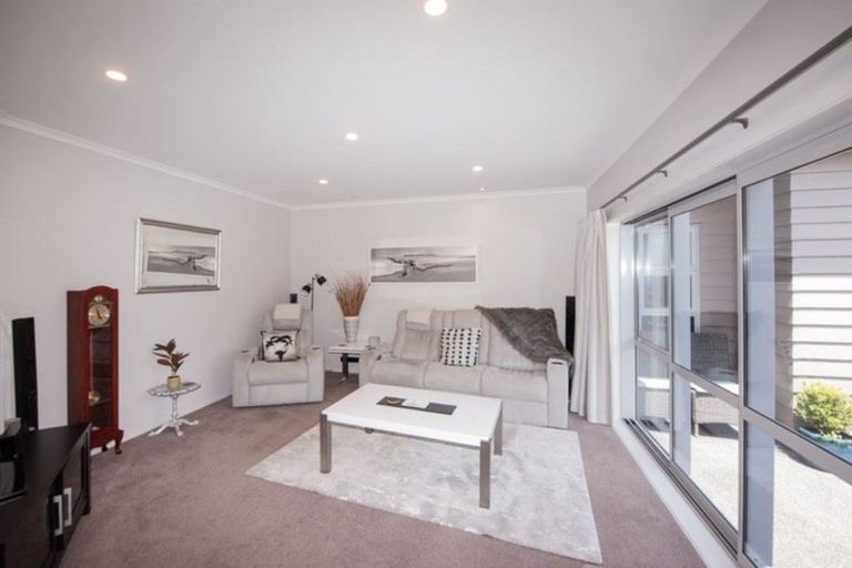 Photo of property in 20 The Fjord, Aotea, Porirua, 5024