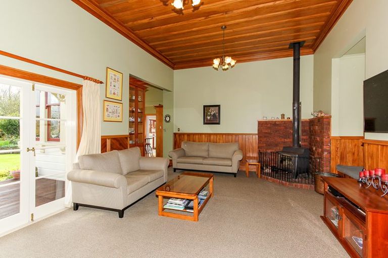 Photo of property in 333 Upland Road, Tarurutangi, New Plymouth, 4372