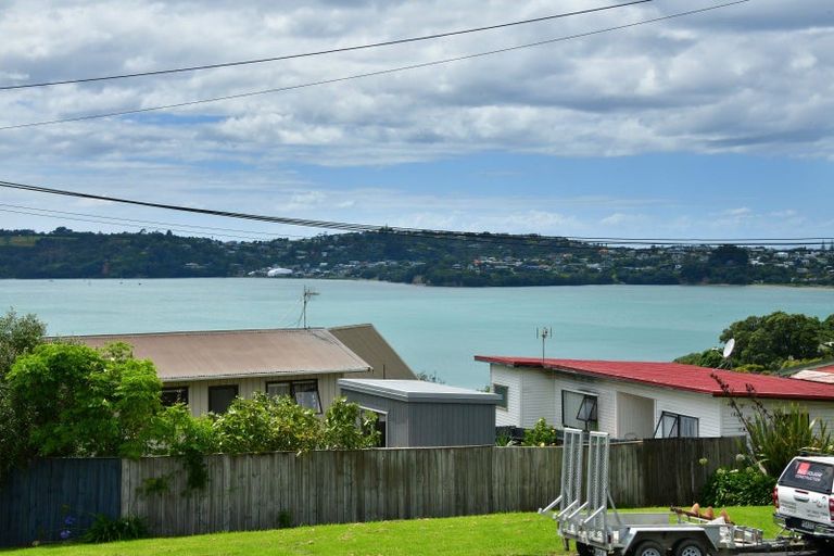 Photo of property in 18 Melandra Road, Stanmore Bay, Whangaparaoa, 0932