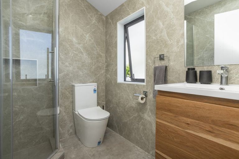 Photo of property in 48b Kemble Close, Mangere, Auckland, 2022