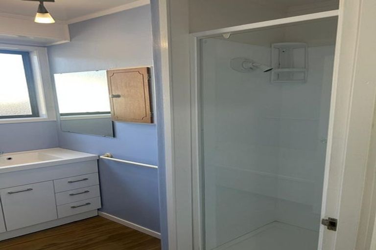 Photo of property in 12 Edwin Freeman Place, Ranui, Auckland, 0612