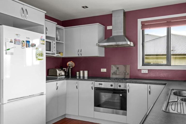 Photo of property in 56 Shields Street, Clyde, 9330