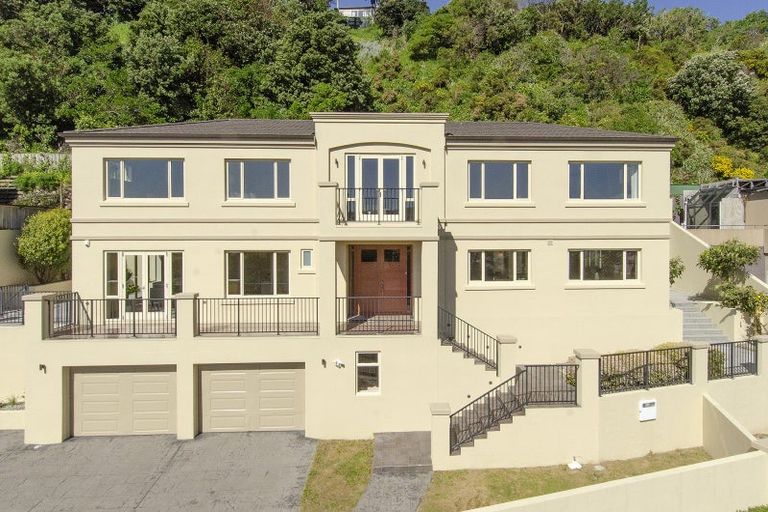 Photo of property in 19 Bunker Way, Strathmore Park, Wellington, 6022