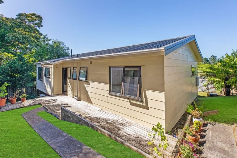 Photo of property in 6 Nielsen Place, Massey, Auckland, 0614