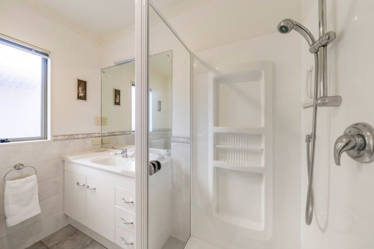 Photo of property in 5 Rosebank Place, Avalon, Lower Hutt, 5011