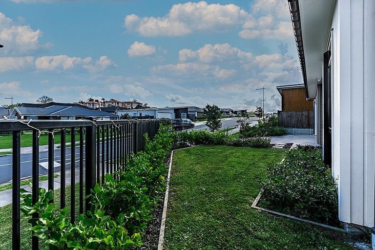 Photo of property in 2 Taikura Avenue, Red Beach, 0932