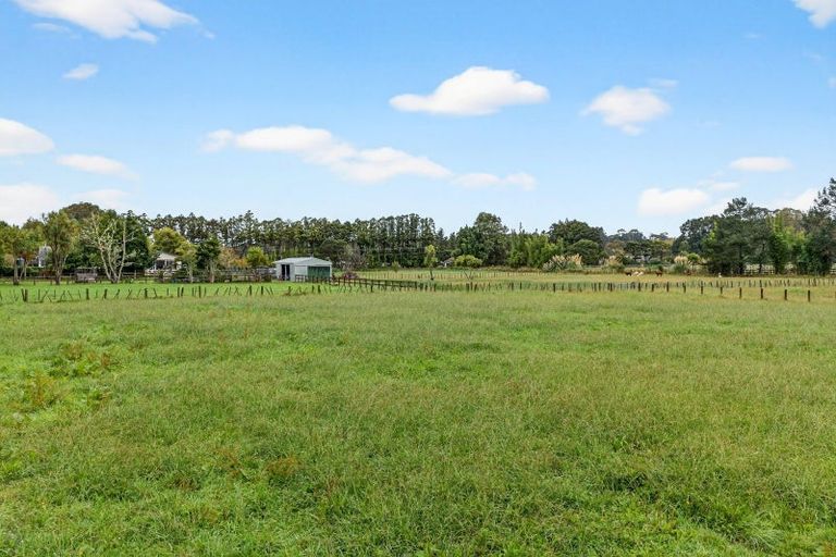Photo of property in 61 Boord Crescent, Kumeu, 0891
