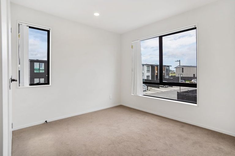 Photo of property in 1 Dignity Street, Papakura, 2110