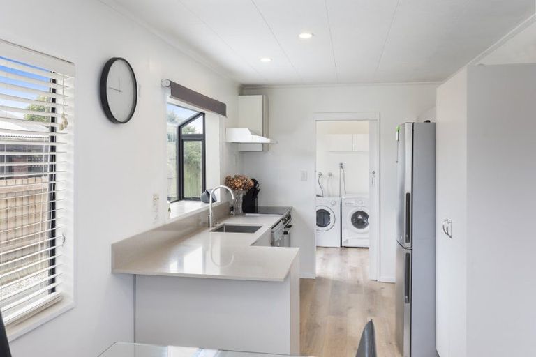 Photo of property in 64 Effingham Street, North New Brighton, Christchurch, 8083