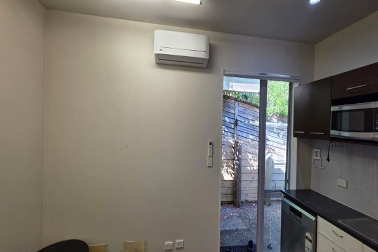 Photo of property in 5 Hazel Glen, Bayview, Auckland, 0629
