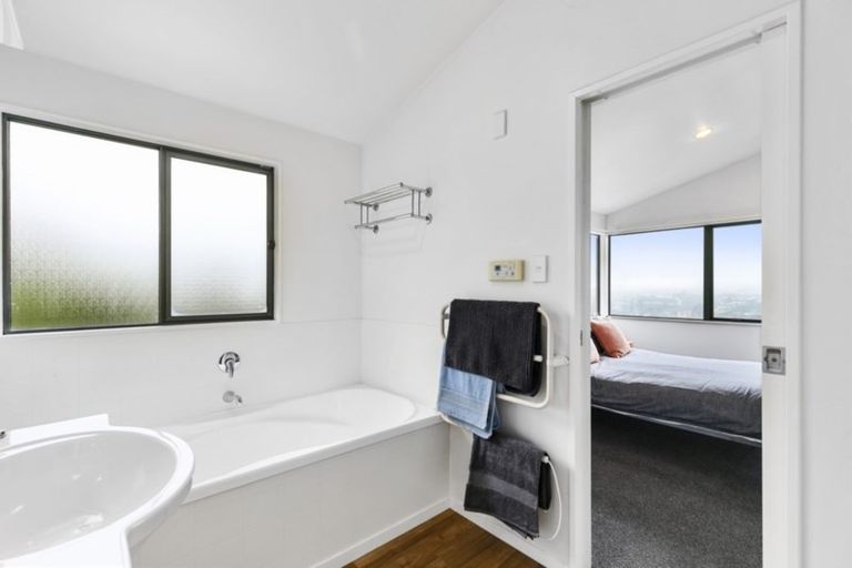 Photo of property in 4 Atamira Close, Churton Park, Wellington, 6037