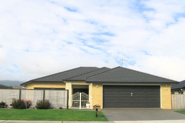 Photo of property in 27 San Priamo Place, Paraparaumu Beach, Paraparaumu, 5032