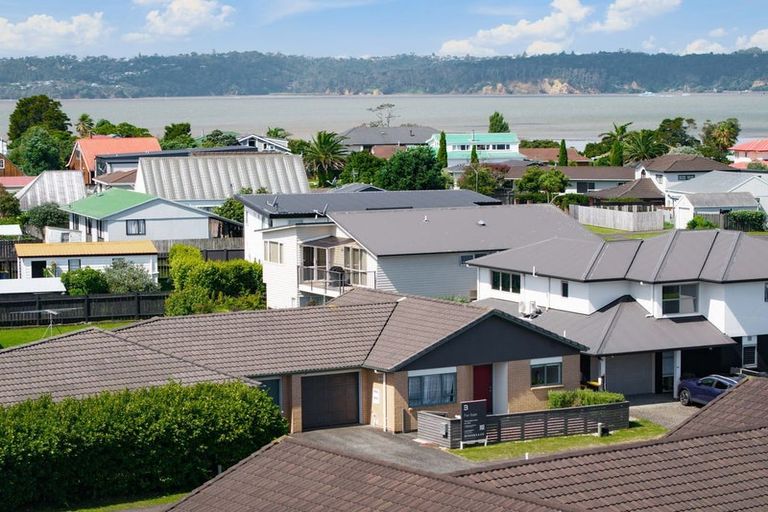 Photo of property in 4 Wakaroa Avenue, Te Atatu Peninsula, Auckland, 0610