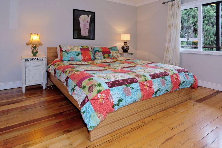 Photo of property in 199 Scenic Drive, Titirangi, Auckland, 0604