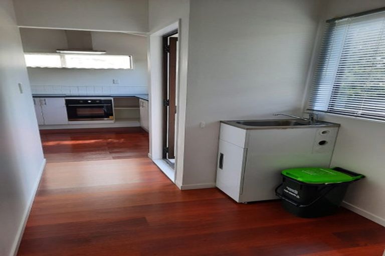 Photo of property in 3/180 Henderson Valley Road, Henderson, Auckland, 0612