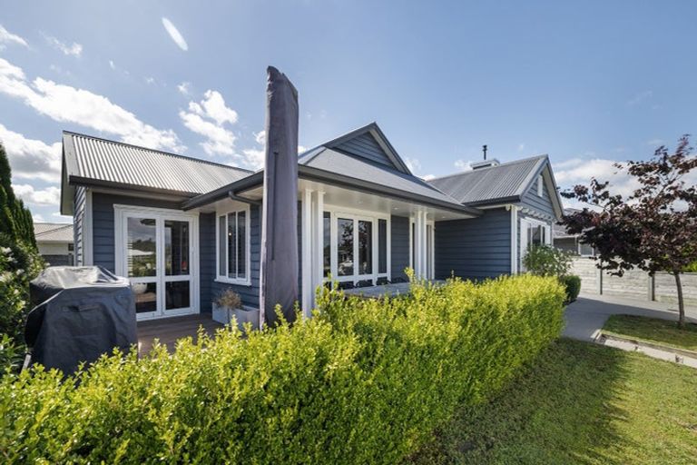 Photo of property in 17 Matepu Crescent, Pyes Pa, Tauranga, 3112