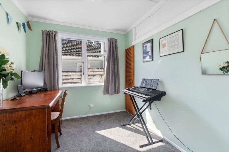 Photo of property in 49 Hine Road, Wainuiomata, Lower Hutt, 5014