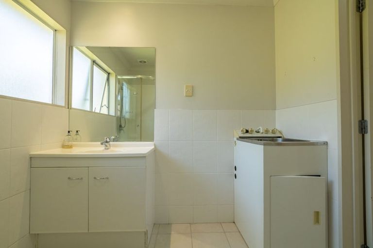 Photo of property in 16 Andara Close, Pinehill, Auckland, 0632