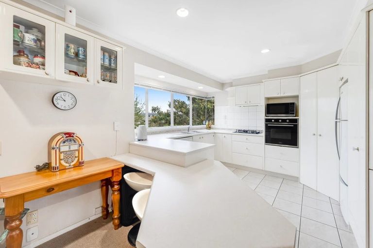 Photo of property in 198 Botany Road, Botany Downs, Auckland, 2010