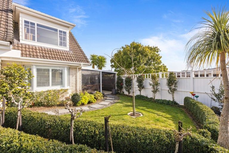 Photo of property in 5 Tamati Place, Merrilands, New Plymouth, 4312