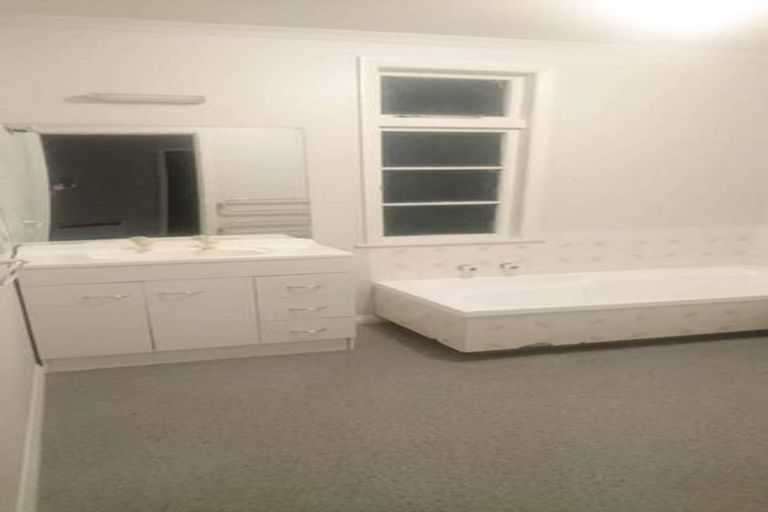 Photo of property in 11 East Street, Terrace End, Palmerston North, 4410