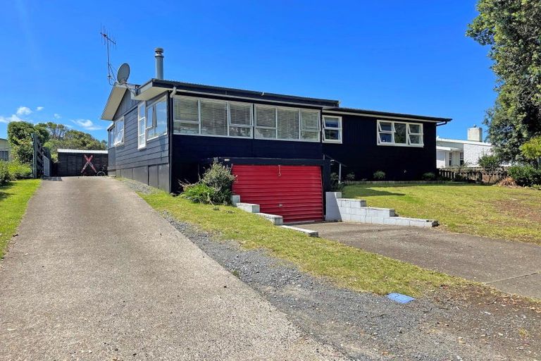 Photo of property in 114 Chartwell Avenue, Whangamata, 3620