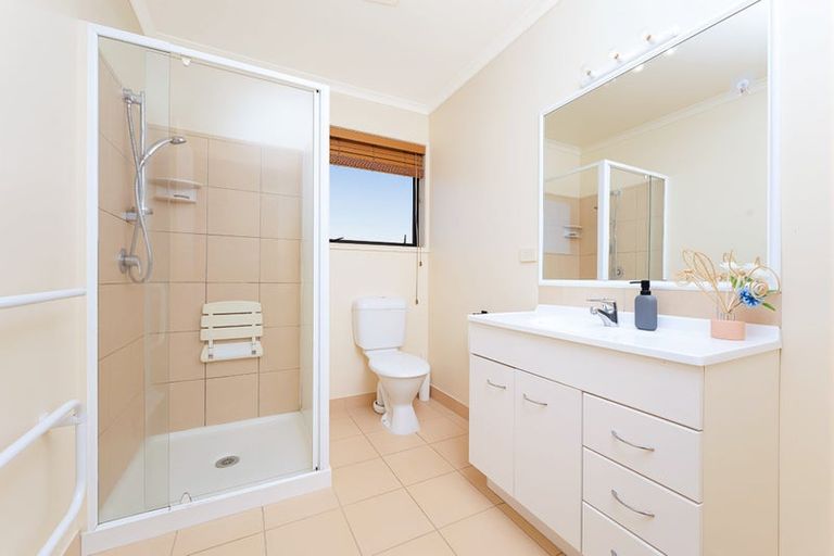 Photo of property in 42 San Marino Drive West, Henderson, Auckland, 0612