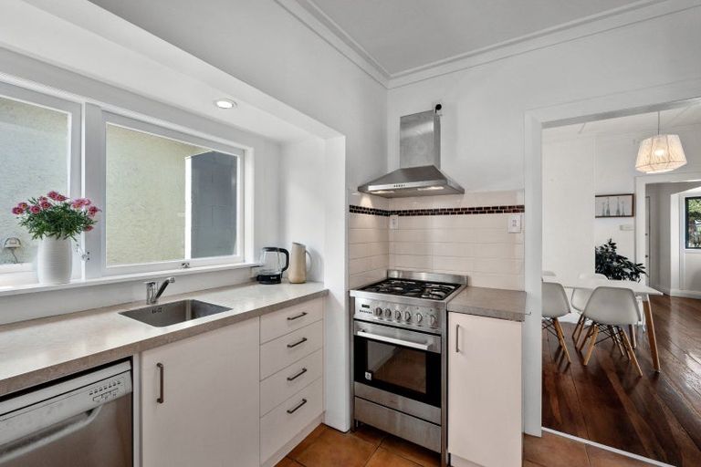 Photo of property in 2/33a Glen Road, Stanley Point, Auckland, 0624