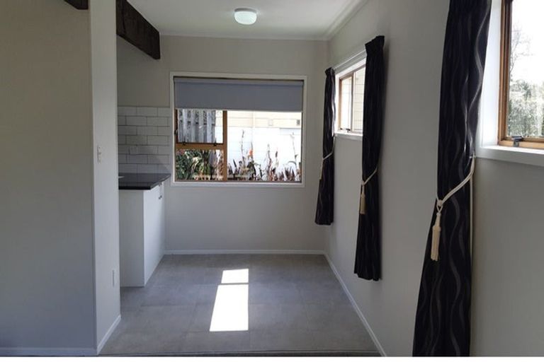 Photo of property in 2/73 Eskdale Road, Birkdale, Auckland, 0626