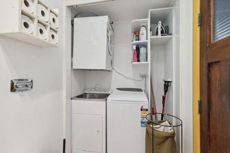 Photo of property in 6 Governor Road, Northland, Wellington, 6012