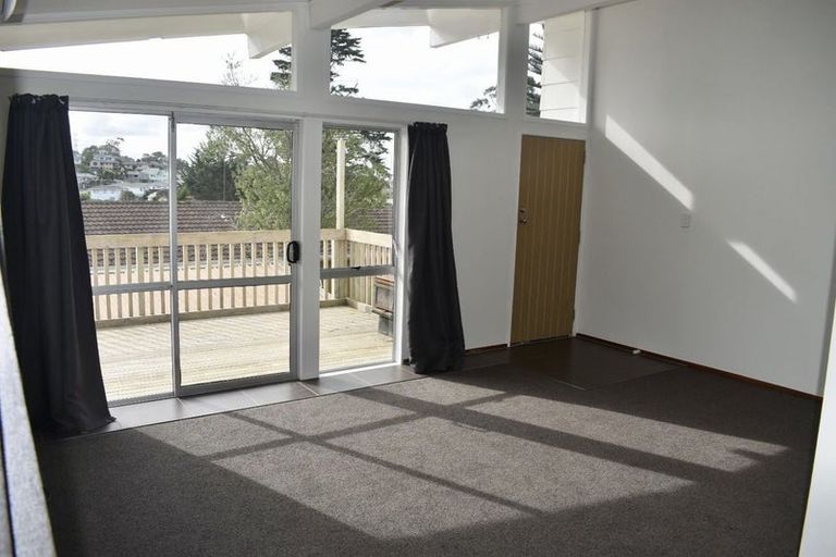 Photo of property in 3 Garton Drive, Massey, Auckland, 0614